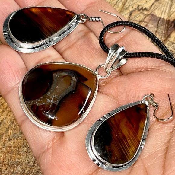 Montana Fire Moss Agate Pendant & Earrings Set - Picture 4 of 13